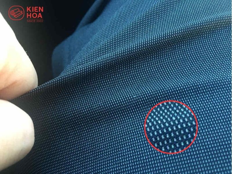 Tùy vào từng loại vải polyester sẽ có cấu trúc sợi khác nhau