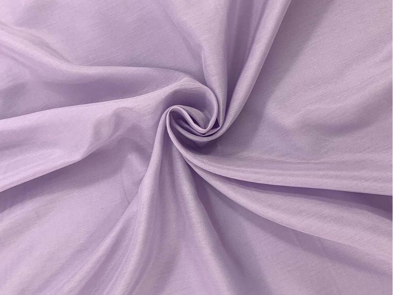 Vải cotton silk thường được dùng trong thời trang nữ