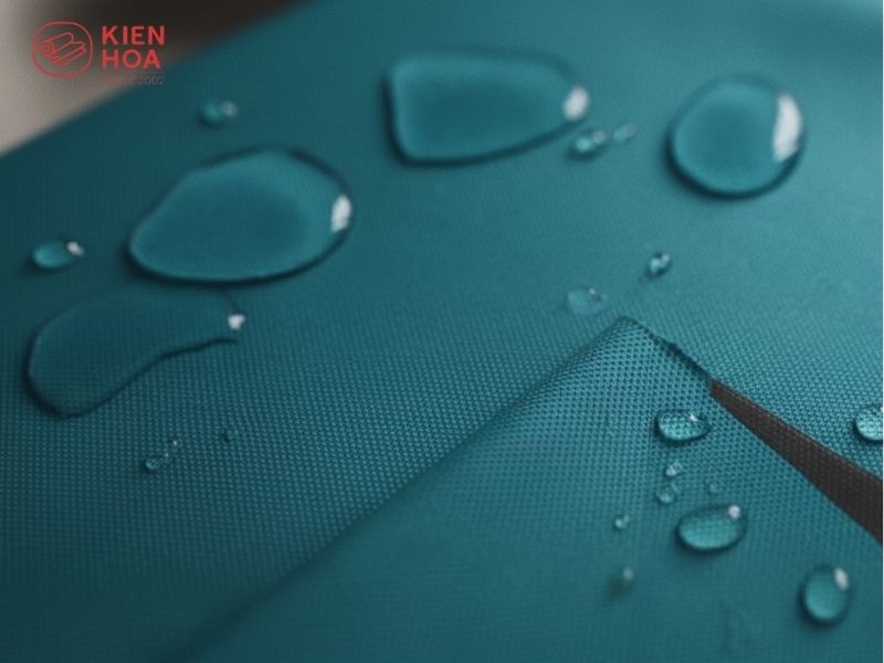 Vải dù có ưu điểm là chống thấm nước tốt