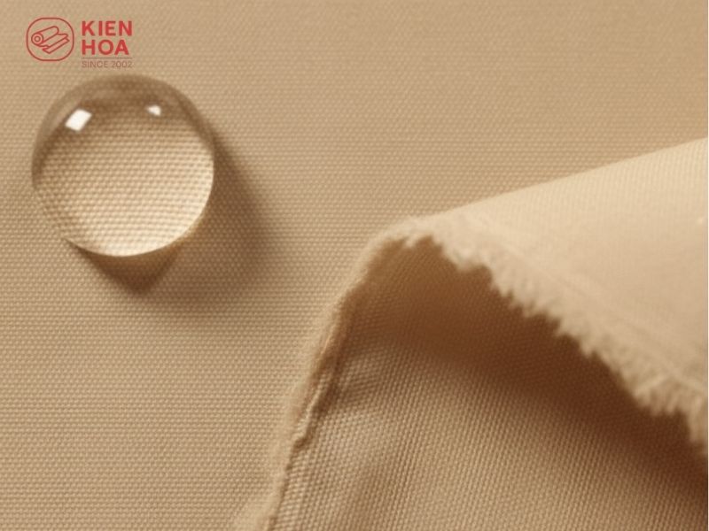 Vải dù polyester với bề mặt trơn mịn, chống thấm tốt