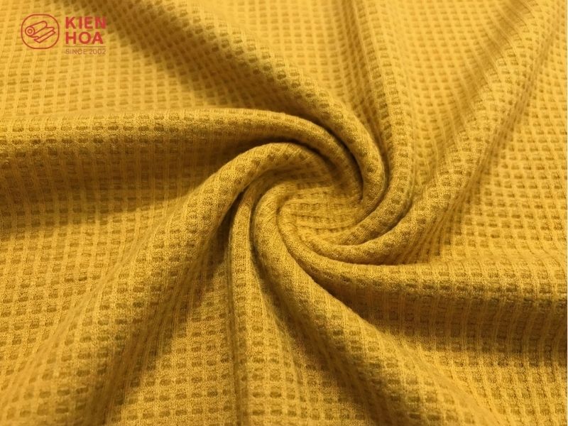 Chi tiết hoa văn dệt nổi hình khối thoi trên vải thun kim cương