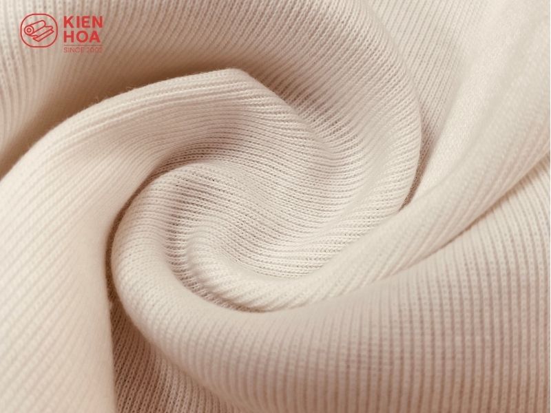 Vải thun tăm có các đường gân nhỏ chạy dọc theo chiều dài tấm vải