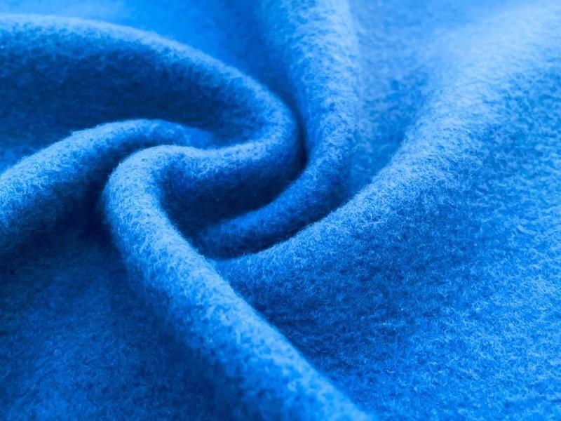 Vải nỉ cotton có mặt trong được cào thành lớp lông tơ mềm mịn, giữ ấm