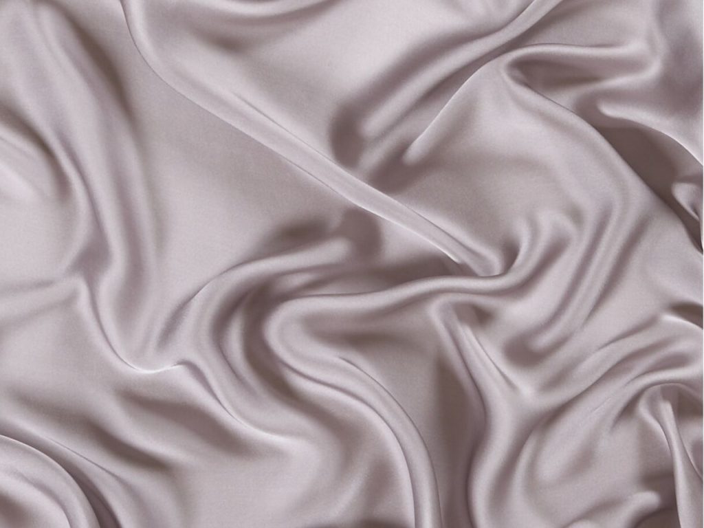 Satin lụa là loại vải satin cao cấp được dệt từ tơ tằm