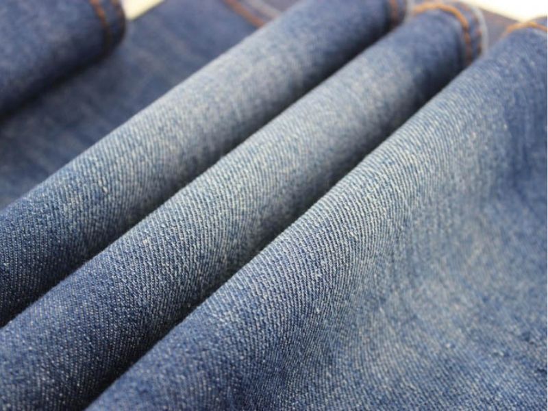 Denim lightweight nhẹ hơn denim truyền thống, phù hợp cho quần jeans mặc trong thời tiết nóng