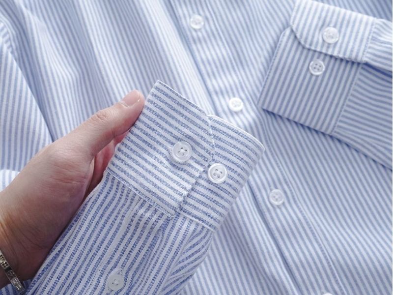 Oxford mỏng giữ được vẻ chỉn chu của sơ mi nhưng nhẹ và thoáng hơn cho mùa hè