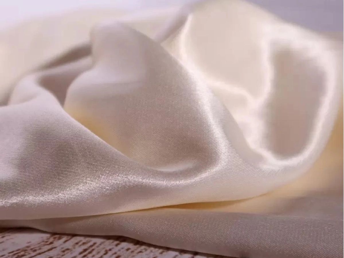 Vải satin bóng mịn và tạo cảm giác sang trọng